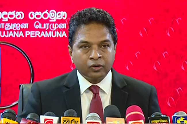 තල වපුරා  මුන්  නෙලන්න  බැරි බව සාගර  ඩලස්ට කියයි ….