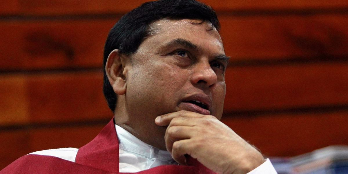 බැසිල් වෑයම අත් නොහරි